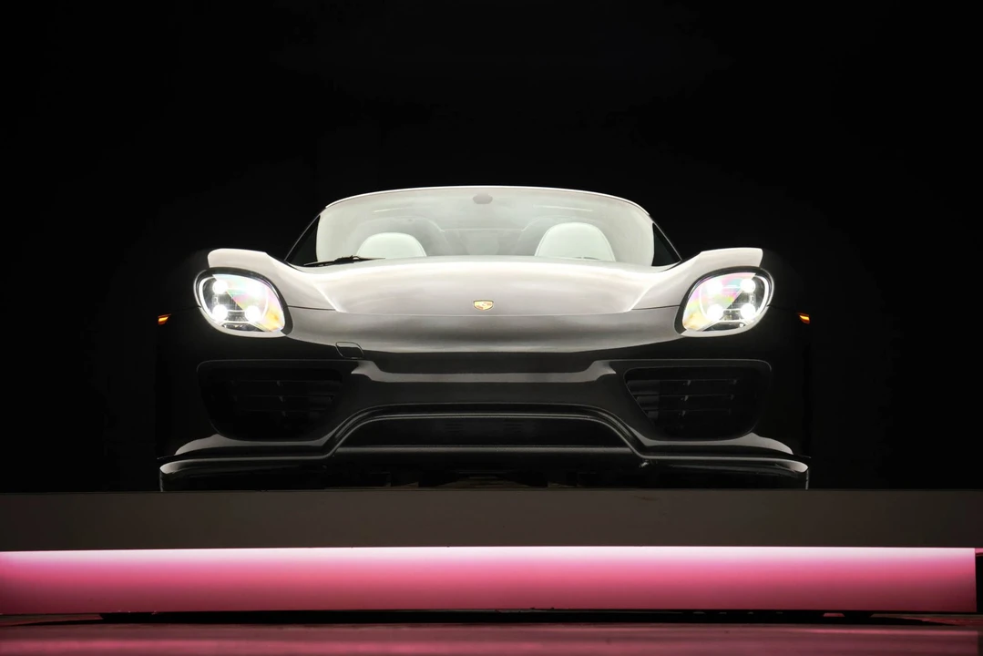 2015 Porsche 918 Spyder - Image 18 of 31