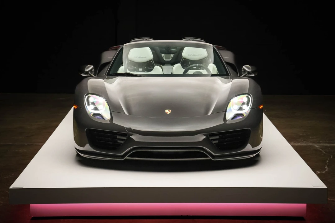 2015 Porsche 918 Spyder - Image 20 of 31