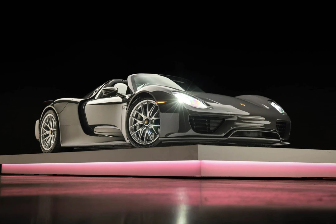 2015 Porsche 918 Spyder - Image 24 of 31