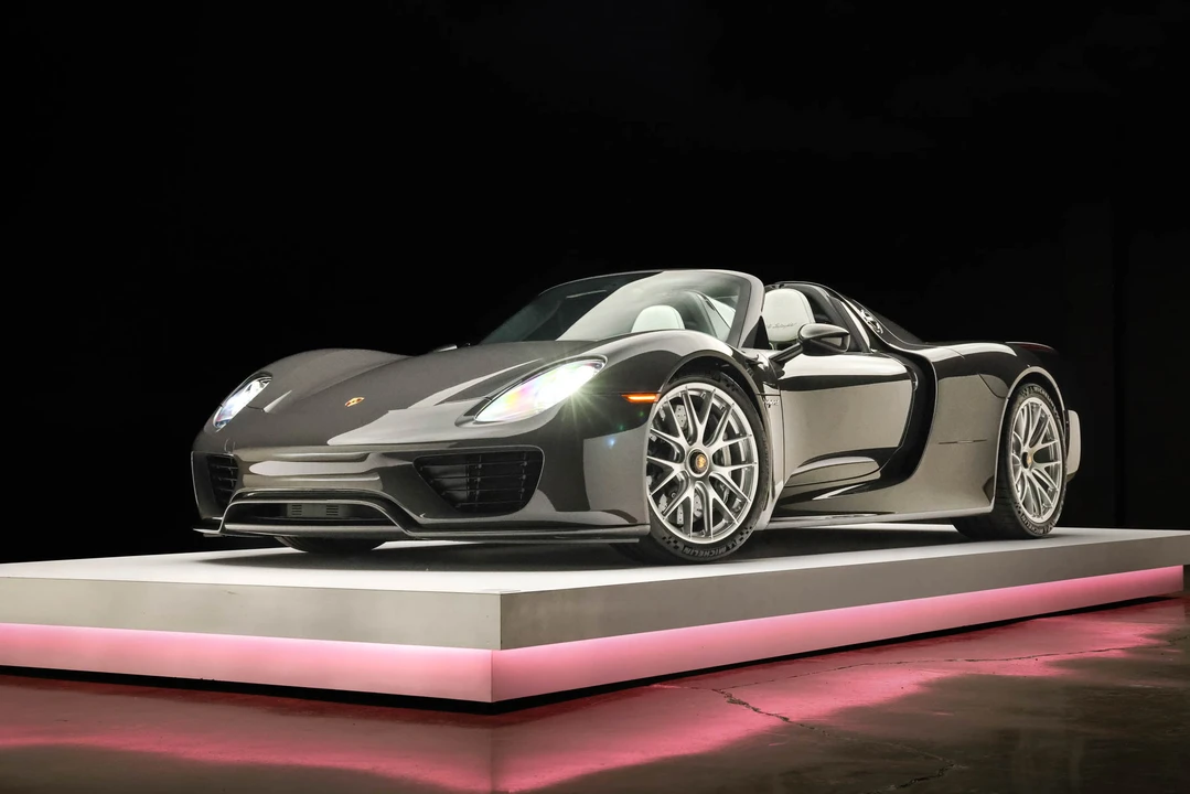 2015 Porsche 918 Spyder - Image 14 of 31