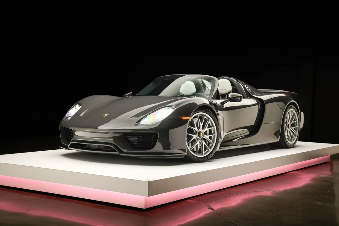 2015 Porsche 918 Spyder - Image 15 of 31