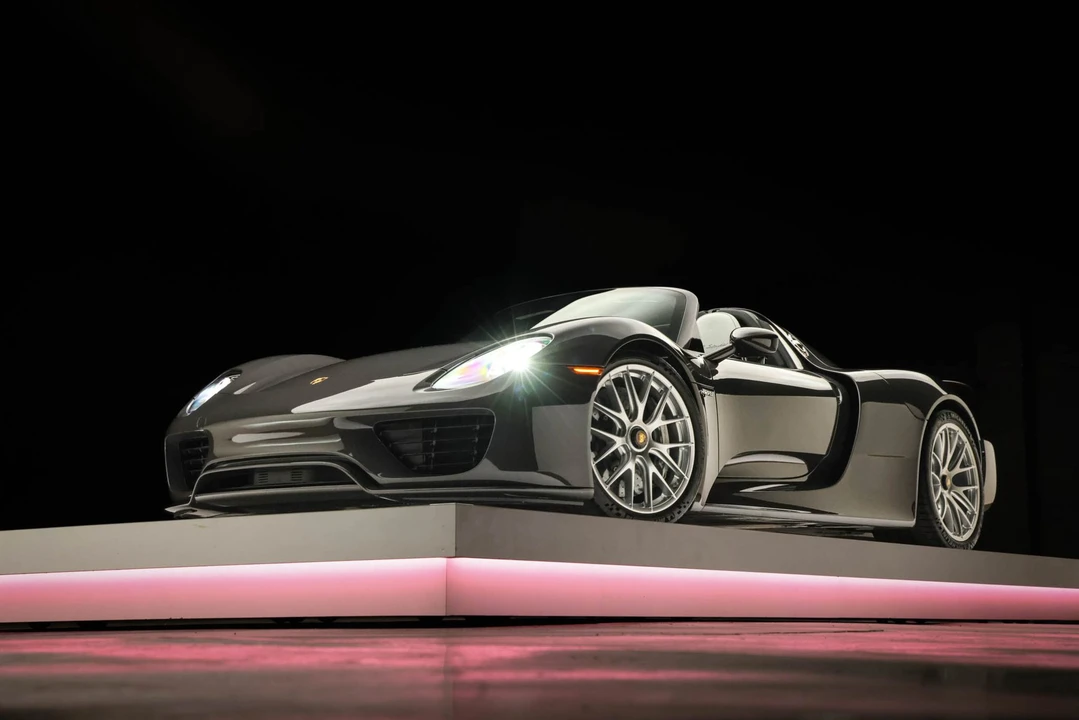 2015 Porsche 918 Spyder - Image 13 of 31
