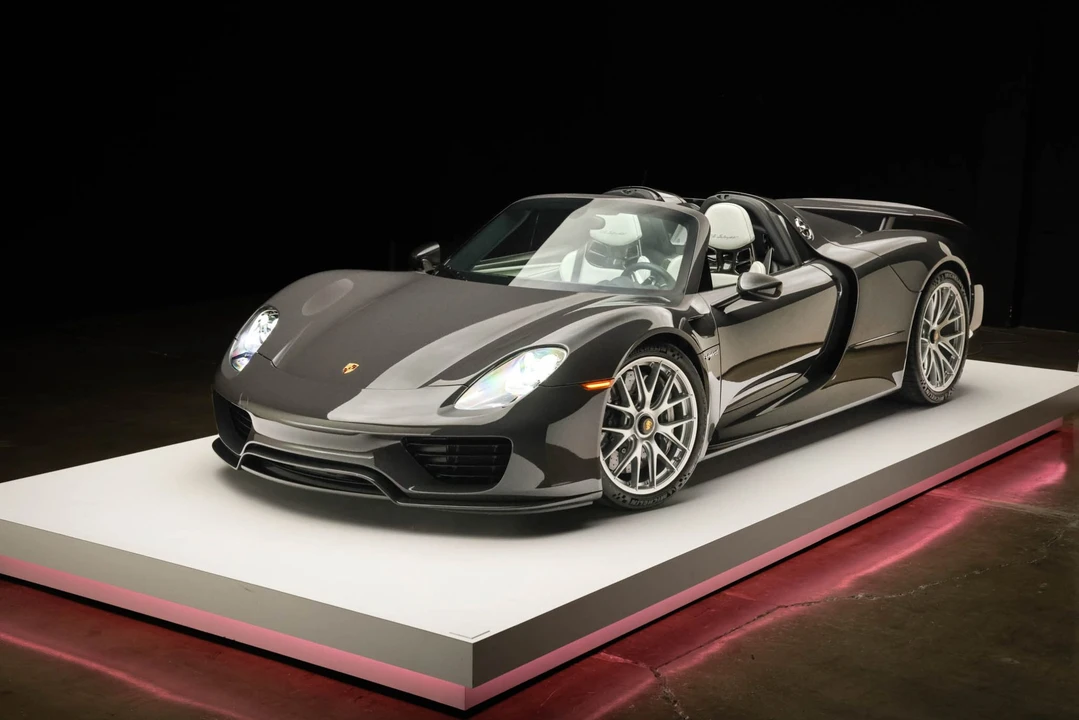 2015 Porsche 918 Spyder - Image 16 of 31