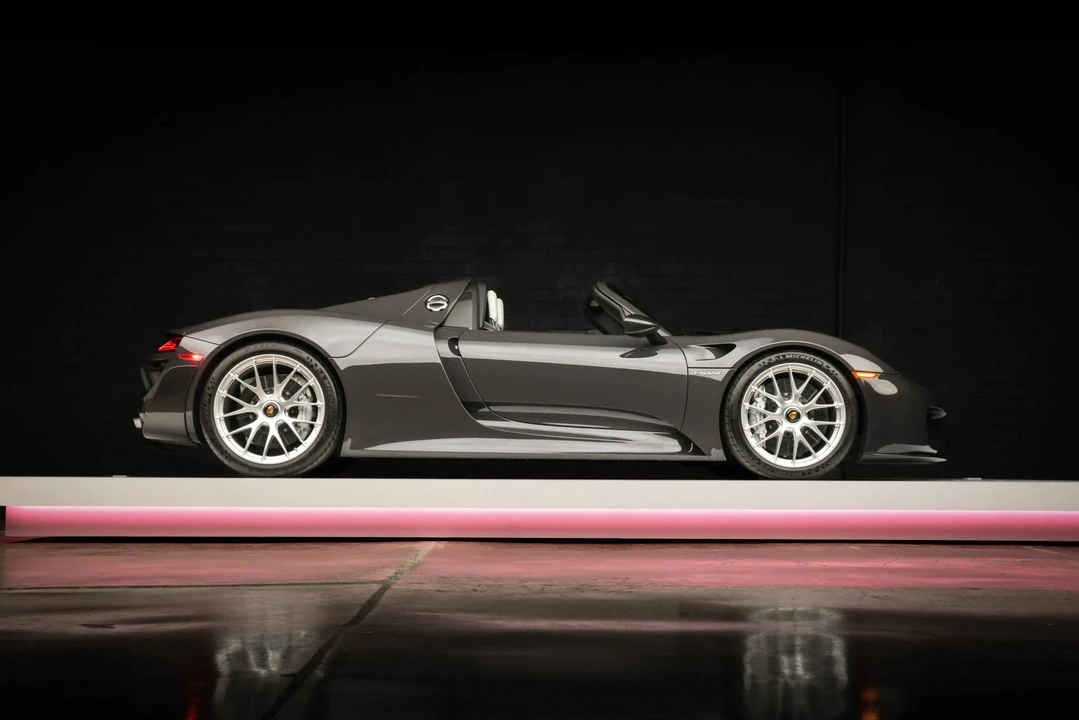 2015 Porsche 918 Spyder - Image 29 of 31