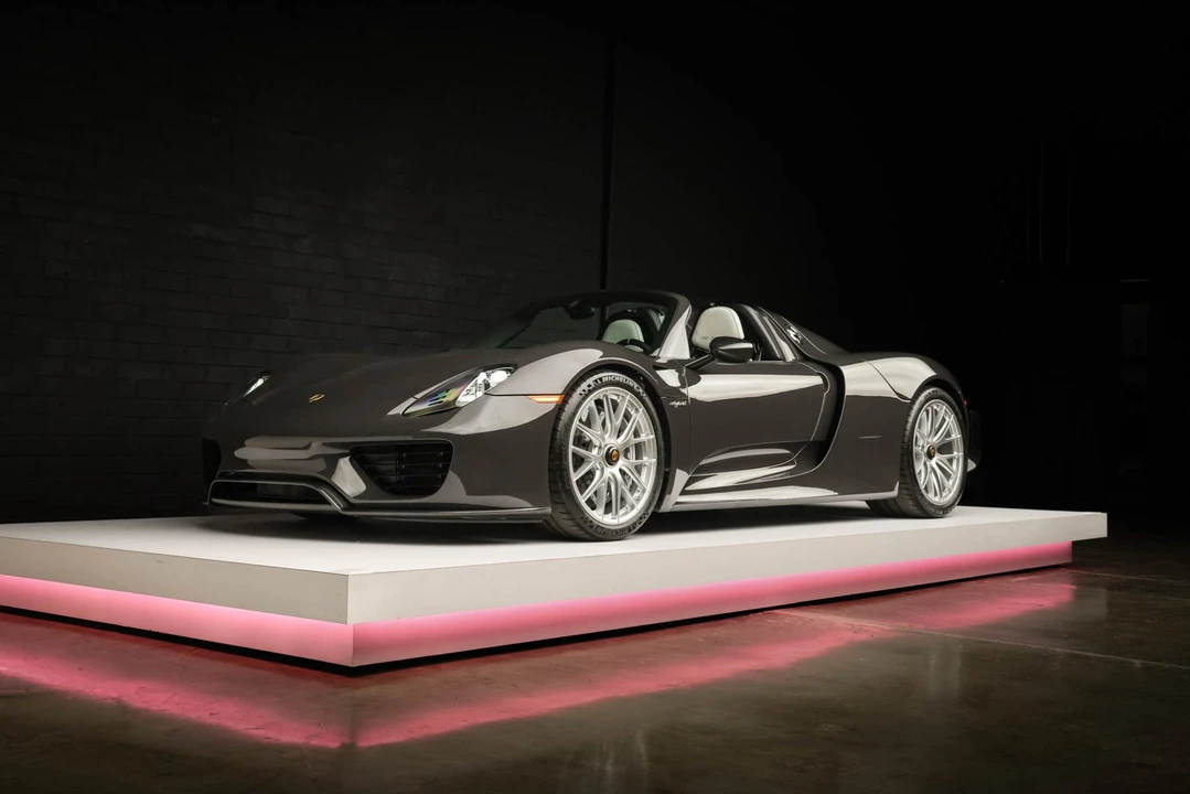 2015 Porsche 918 Spyder - Image 12 of 31