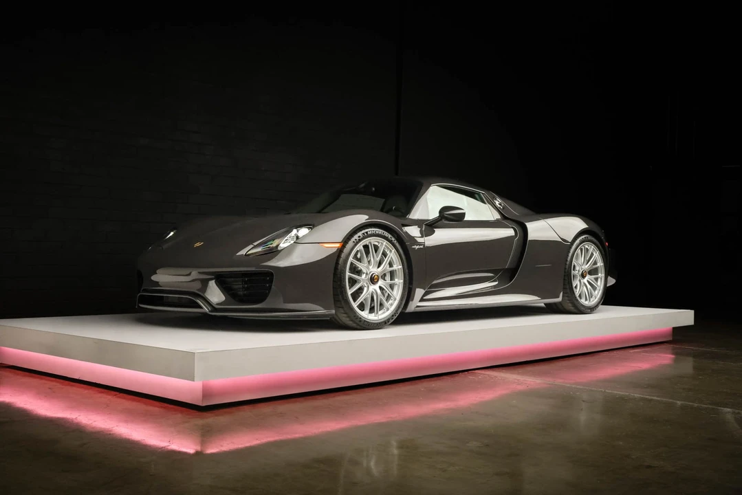 2015 Porsche 918 Spyder - Image 11 of 31