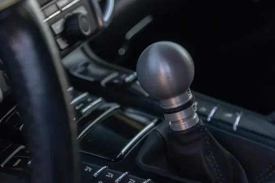 2011 Porsche 958 Cayenne - Image 2 of 3