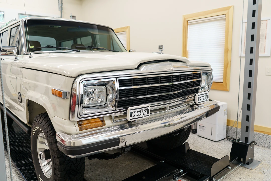1987 Jeep SJ Grand Wagoneer - Image 17 of 31