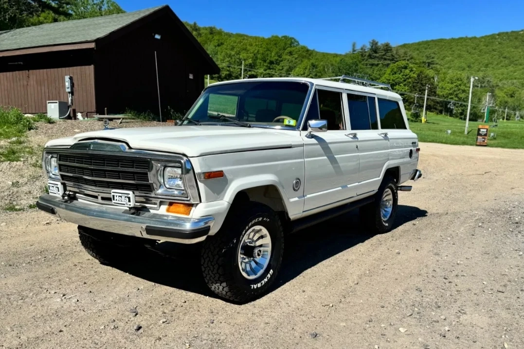 1987 Jeep SJ Grand Wagoneer - Image 13 of 31