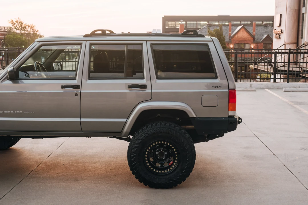2000 Jeep XJ Cherokee - Image 9 of 31