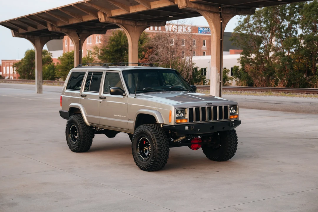 2000 Jeep XJ Cherokee - Image 2 of 31
