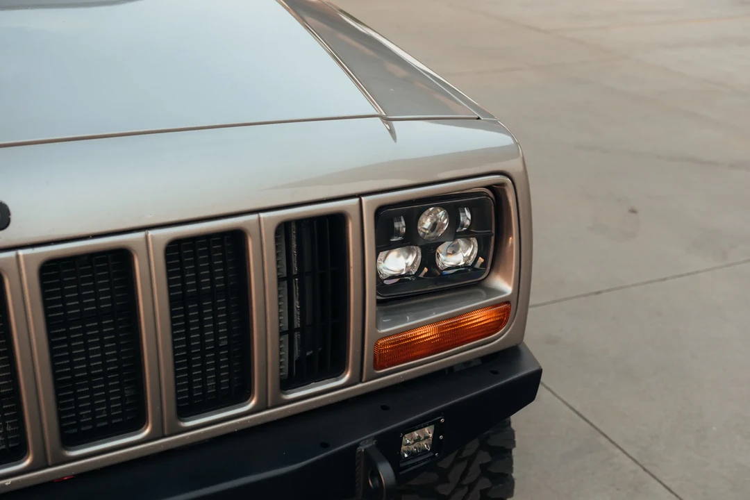2000 Jeep XJ Cherokee - Image 19 of 31