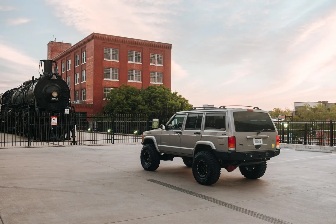 2000 Jeep XJ Cherokee - Image 14 of 31