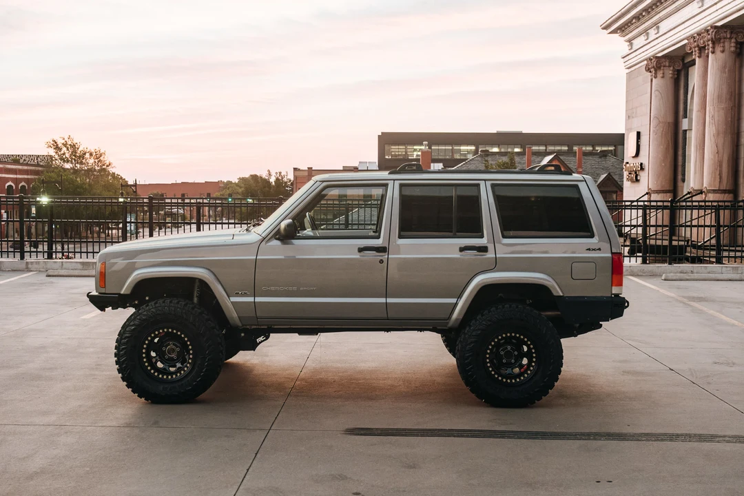 2000 Jeep XJ Cherokee - Image 8 of 31