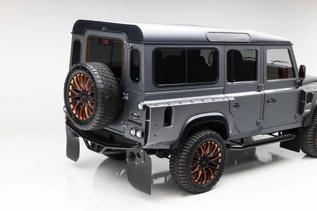 1993 Land Rover Defender 110 - Image 17 of 31