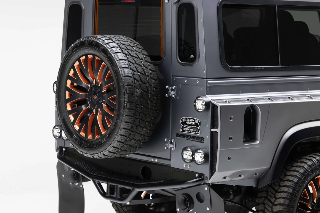 1993 Land Rover Defender 110 - Image 19 of 31