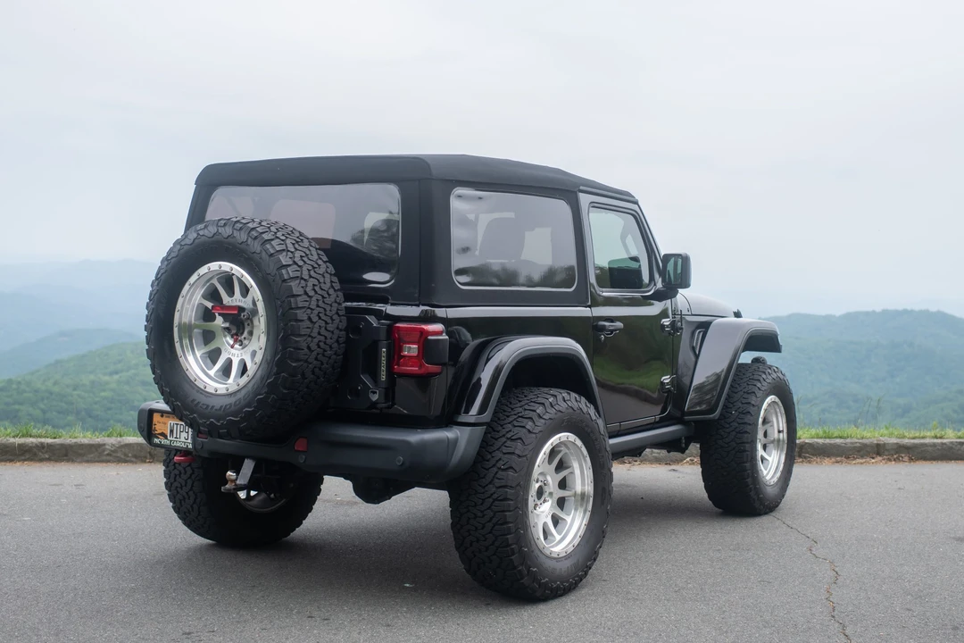 2019 Jeep JL Wrangler - Image 24 of 31