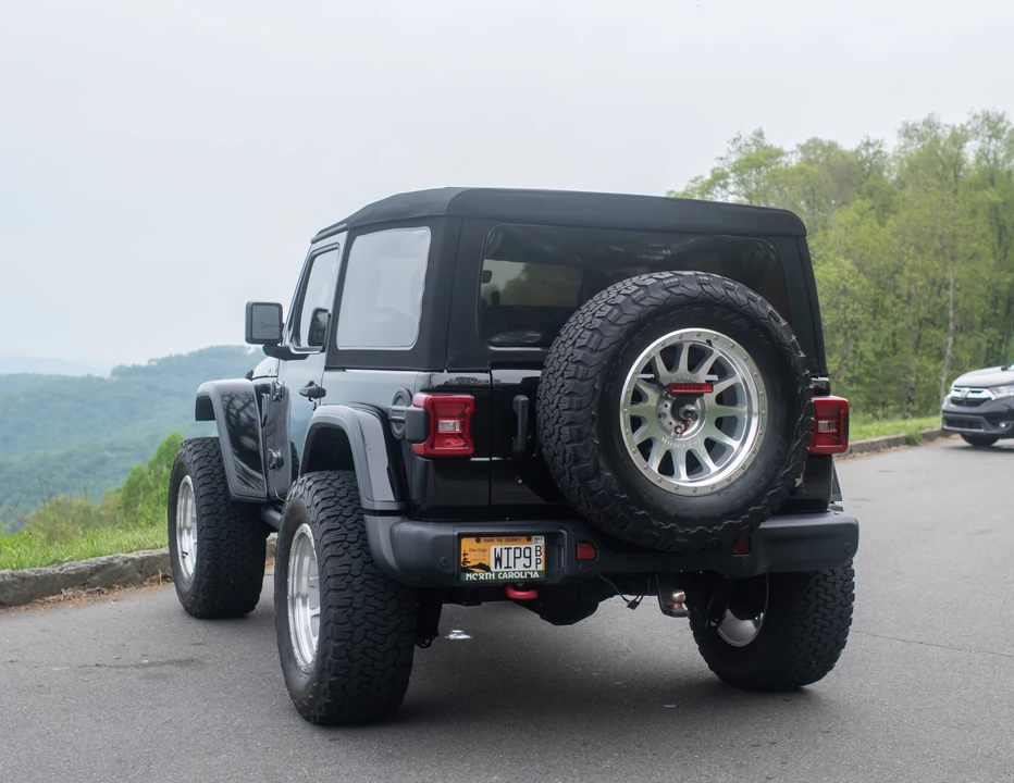 2019 Jeep JL Wrangler - Image 19 of 31