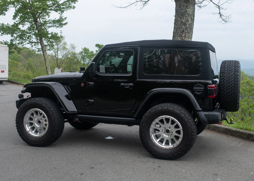 2019 Jeep JL Wrangler - Image 18 of 31