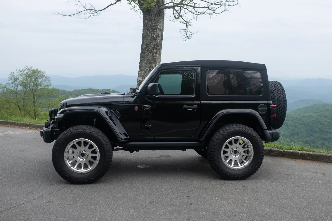 2019 Jeep JL Wrangler - Image 14 of 31