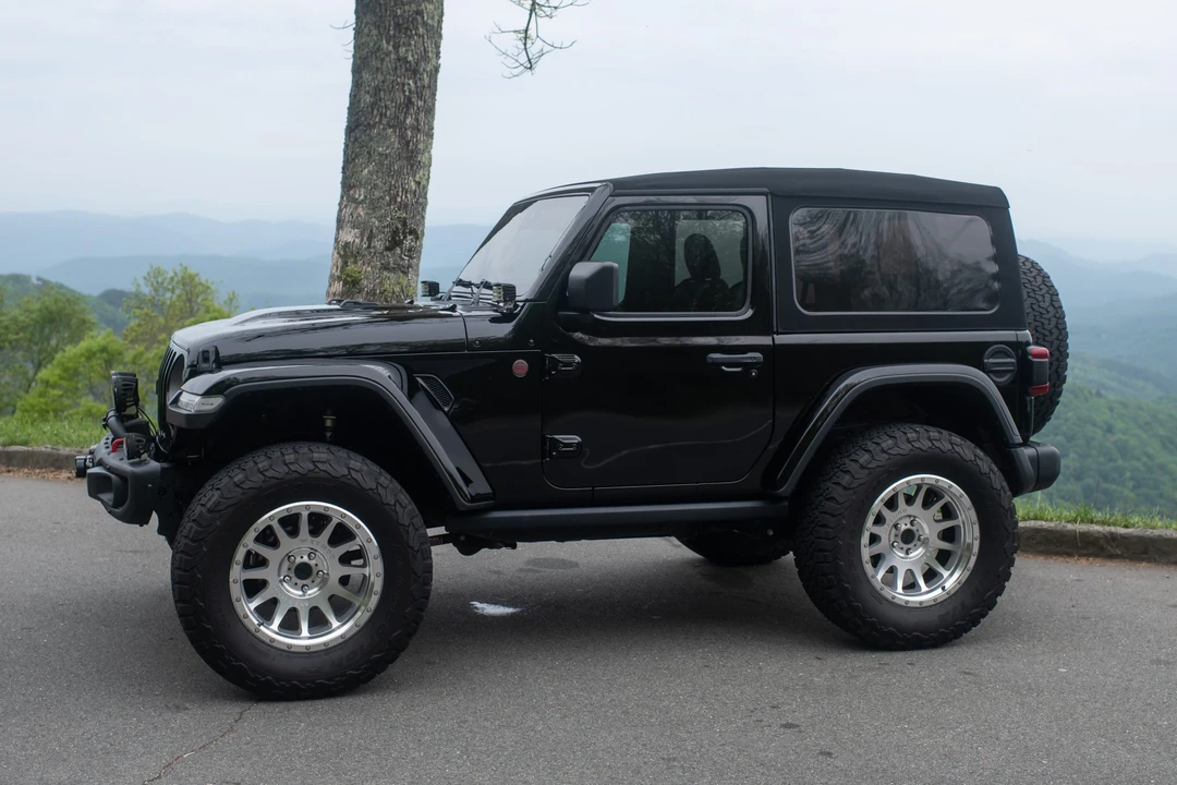 2019 Jeep JL Wrangler - Image 17 of 31