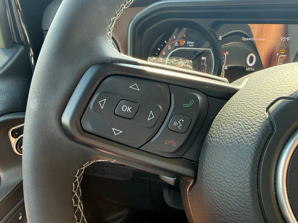 2025 Jeep JT Gladiator - Image 30 of 31
