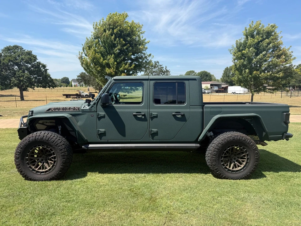 2025 Jeep JT Gladiator - Image 3 of 31