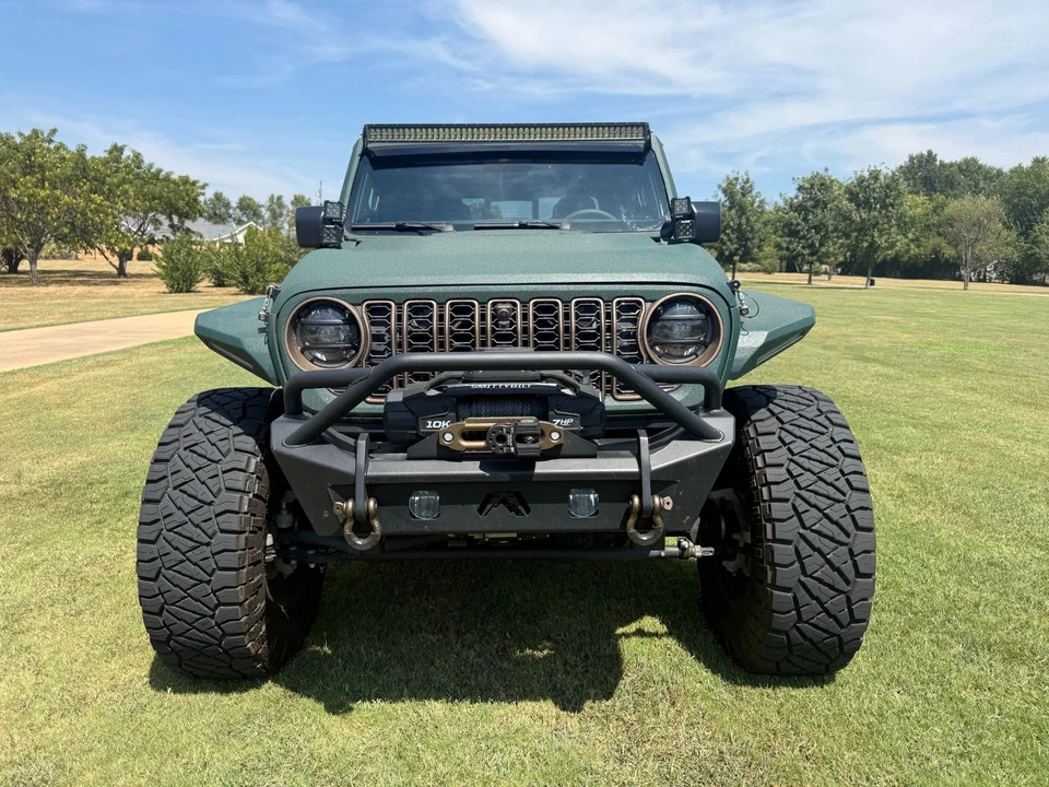 2025 Jeep JT Gladiator - Image 8 of 31