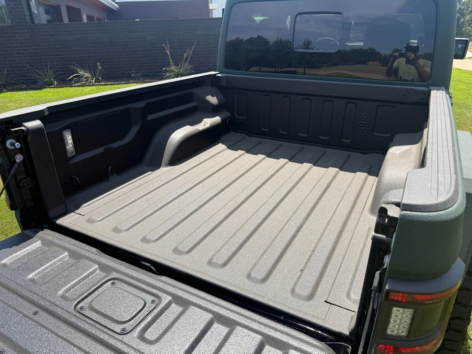 2025 Jeep JT Gladiator - Image 20 of 31