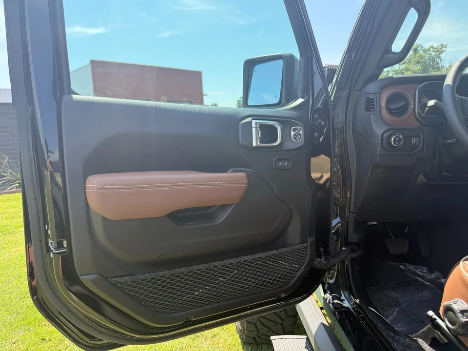 2025 Jeep JT Gladiator - Image 27 of 31