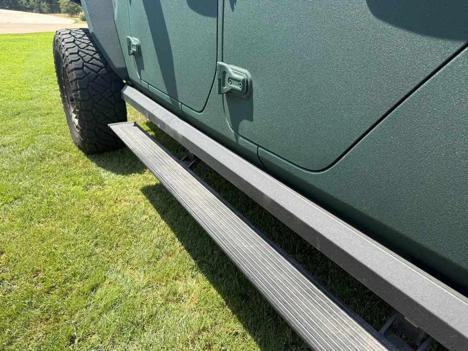 2025 Jeep JT Gladiator - Image 17 of 31