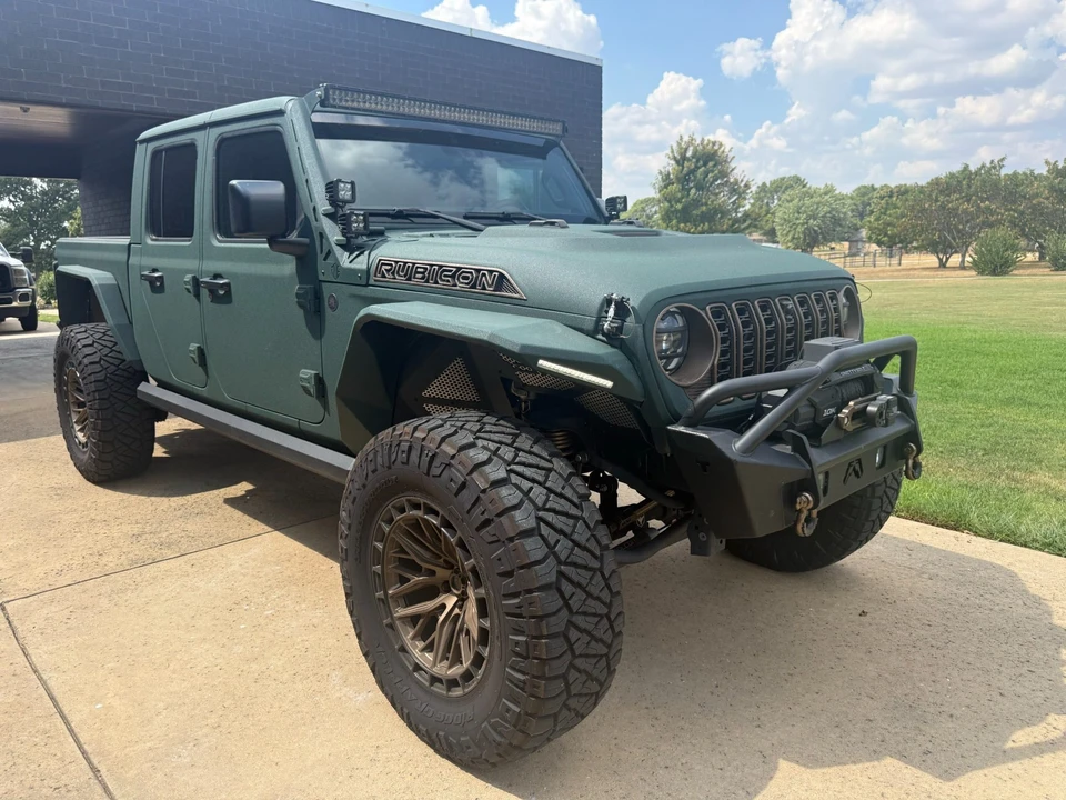 2025 Jeep JT Gladiator - Image 7 of 31