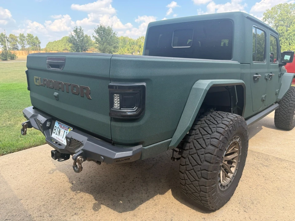 2025 Jeep JT Gladiator - Image 5 of 31
