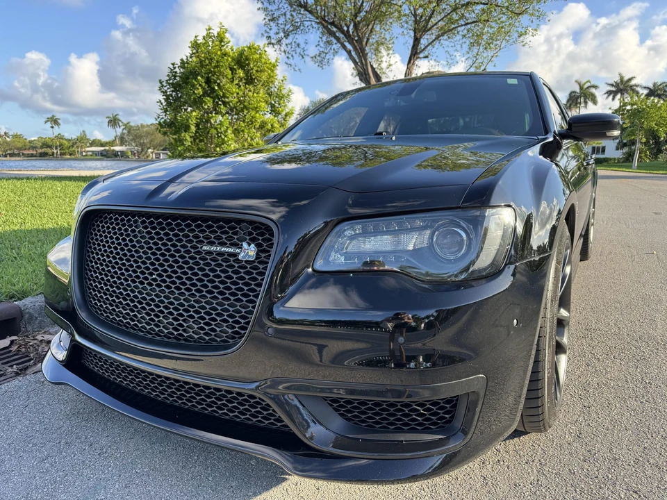 2015 Chrysler 300 (2005-2023) - Image 2 of 31