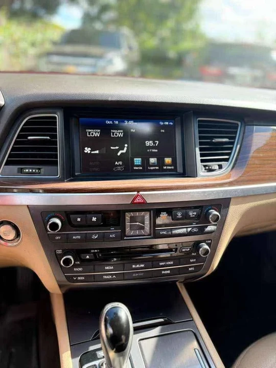 2017 Hyundai Genesis - Image 7 of 9