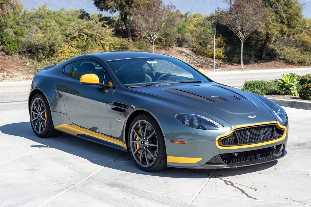 2017 Aston Martin V12 Vantage (2010-2018) - Image 2 of 31