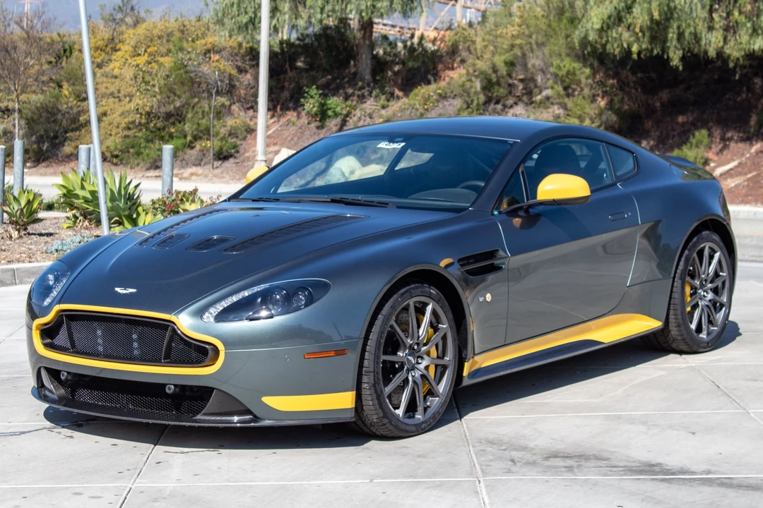 2017 Aston Martin V12 Vantage (2010-2018) - Image 1 of 31