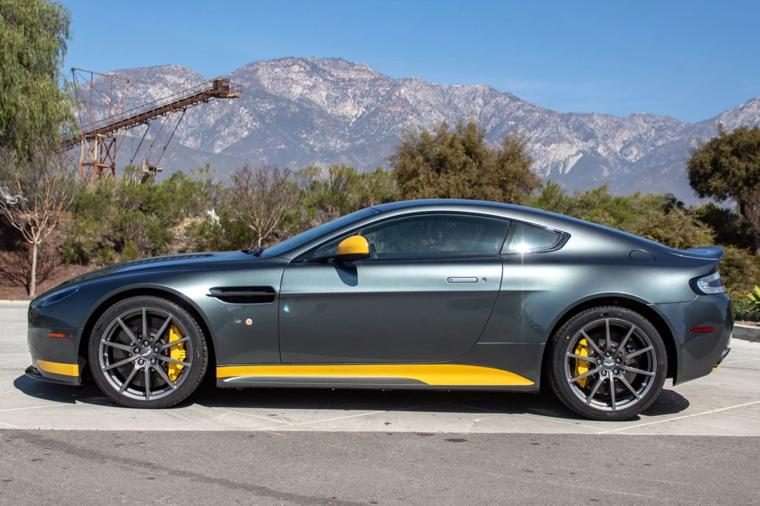 2017 Aston Martin V12 Vantage (2010-2018) - Image 8 of 31