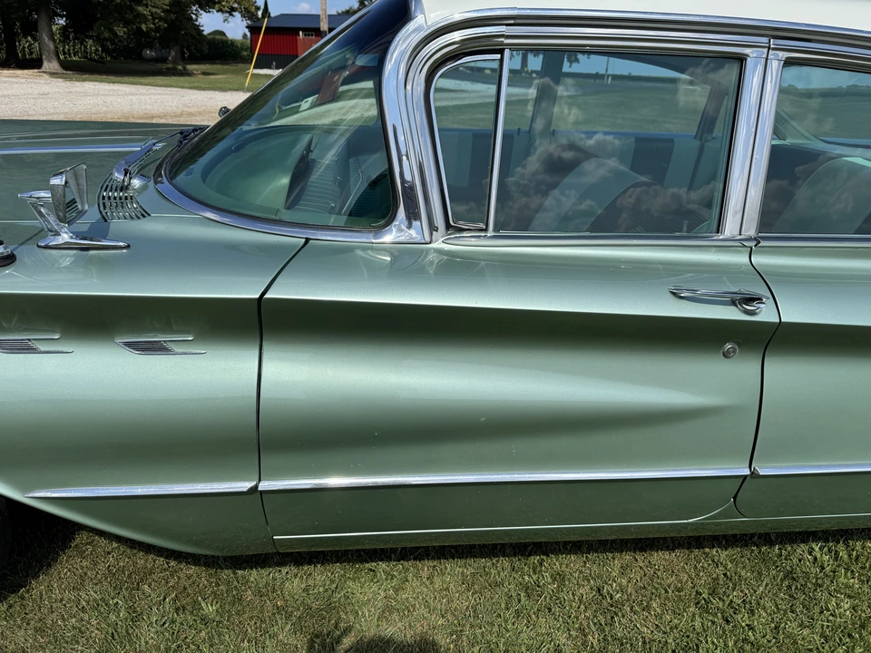 1960 Buick LeSabre - Image 18 of 31