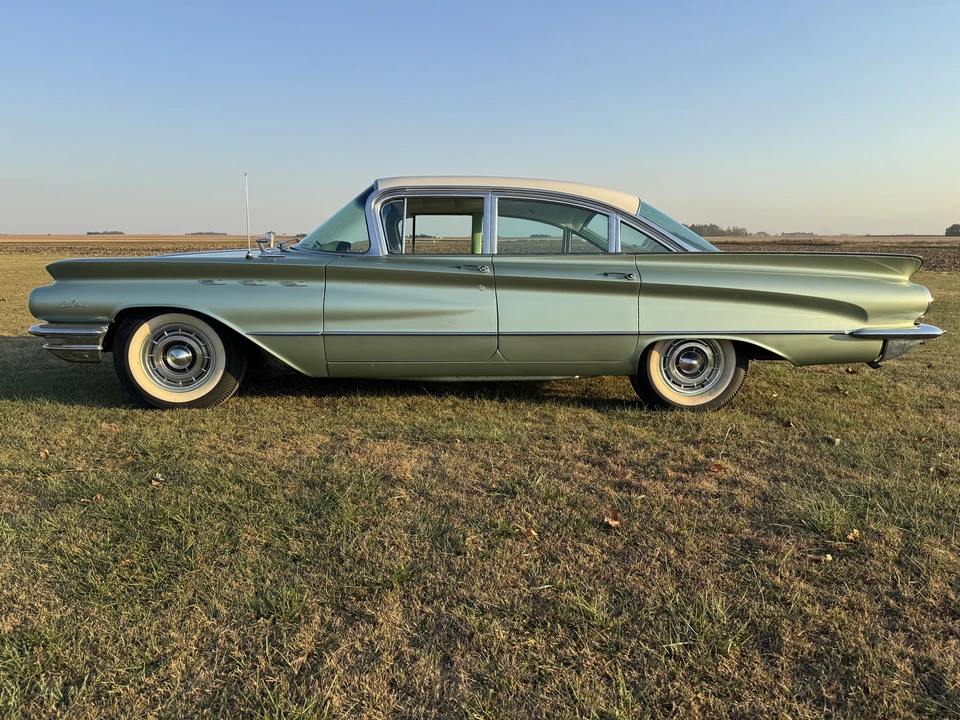 1960 Buick LeSabre - Image 8 of 31
