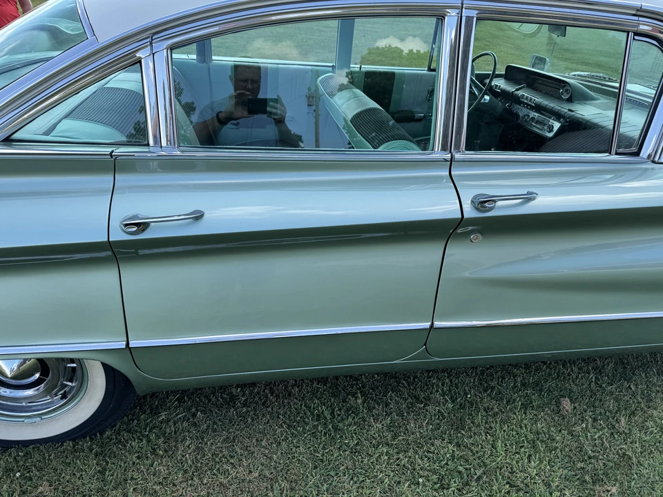 1960 Buick LeSabre - Image 29 of 31