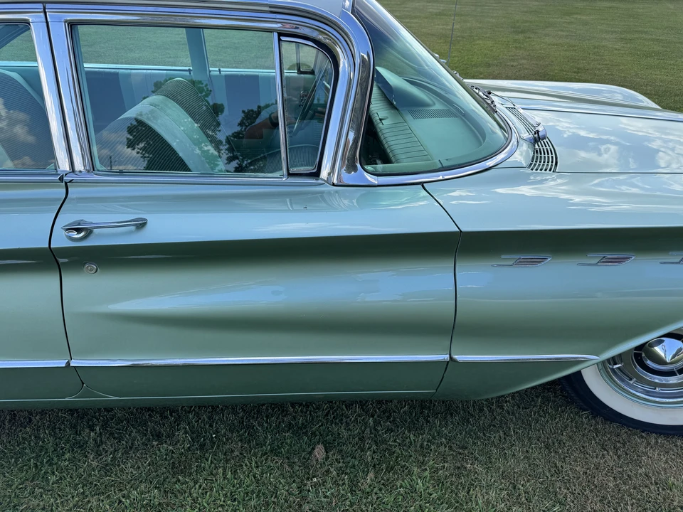 1960 Buick LeSabre - Image 30 of 31