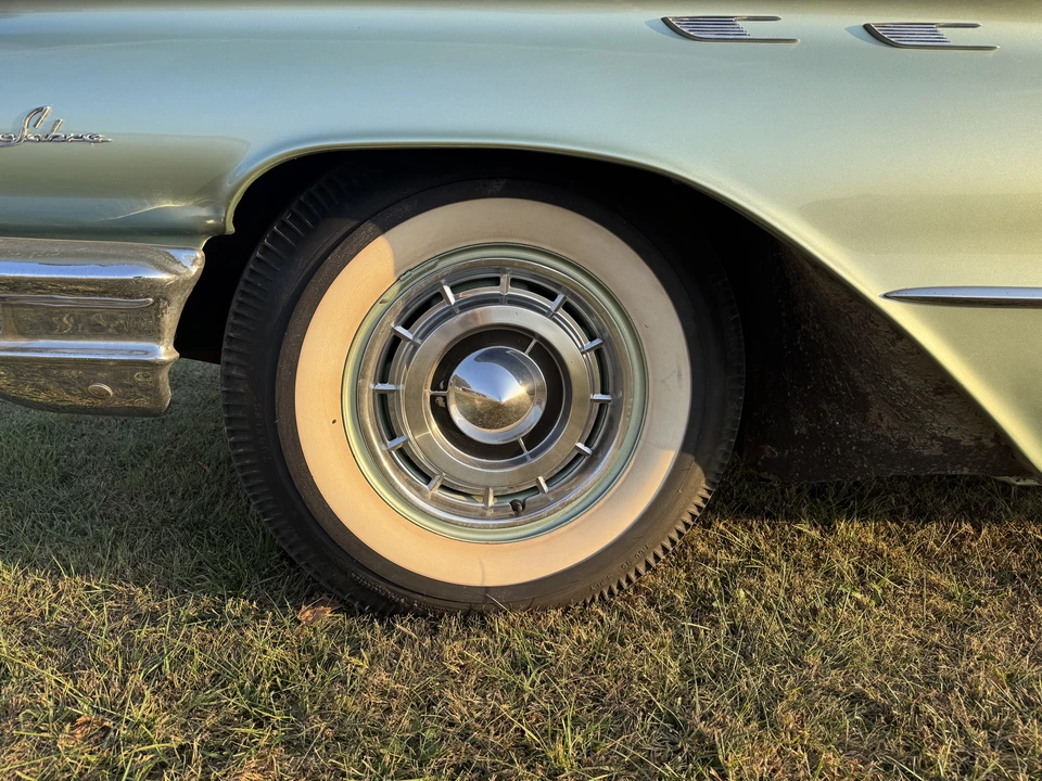 1960 Buick LeSabre - Image 17 of 31