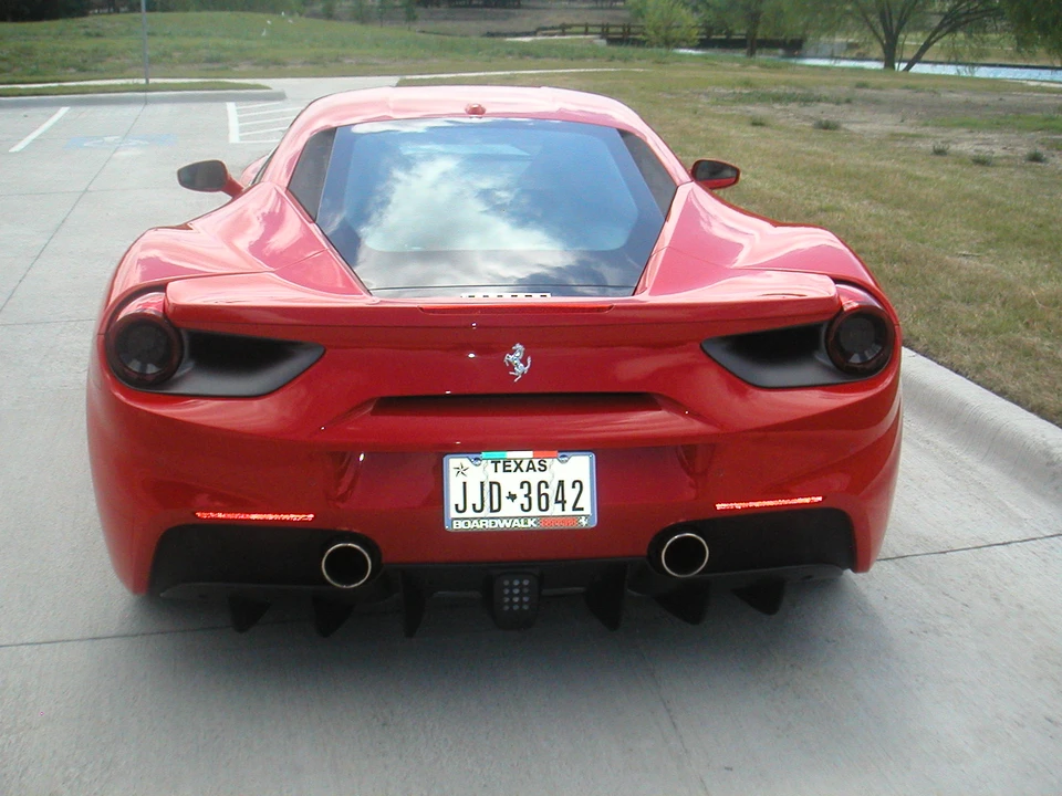 2016 Ferrari 488 GTB - Image 8 of 31