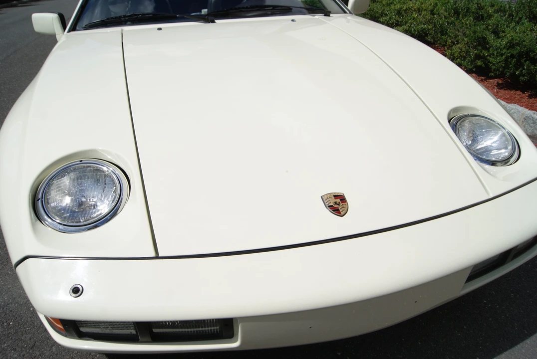 1984 Porsche 928 S - Image 9 of 31