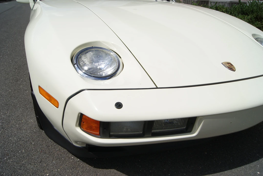 1984 Porsche 928 S - Image 10 of 31
