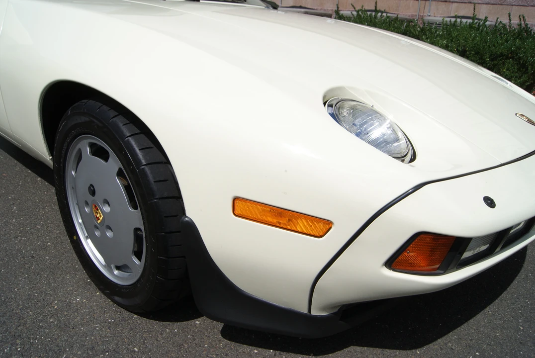 1984 Porsche 928 S - Image 13 of 31