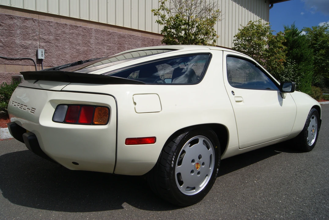 1984 Porsche 928 S - Image 6 of 31