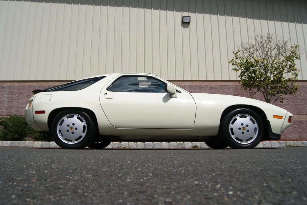 1984 Porsche 928 S - Image 4 of 31