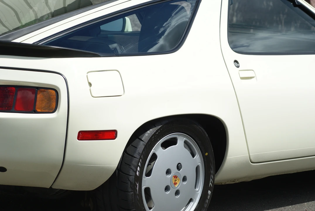 1984 Porsche 928 S - Image 26 of 31
